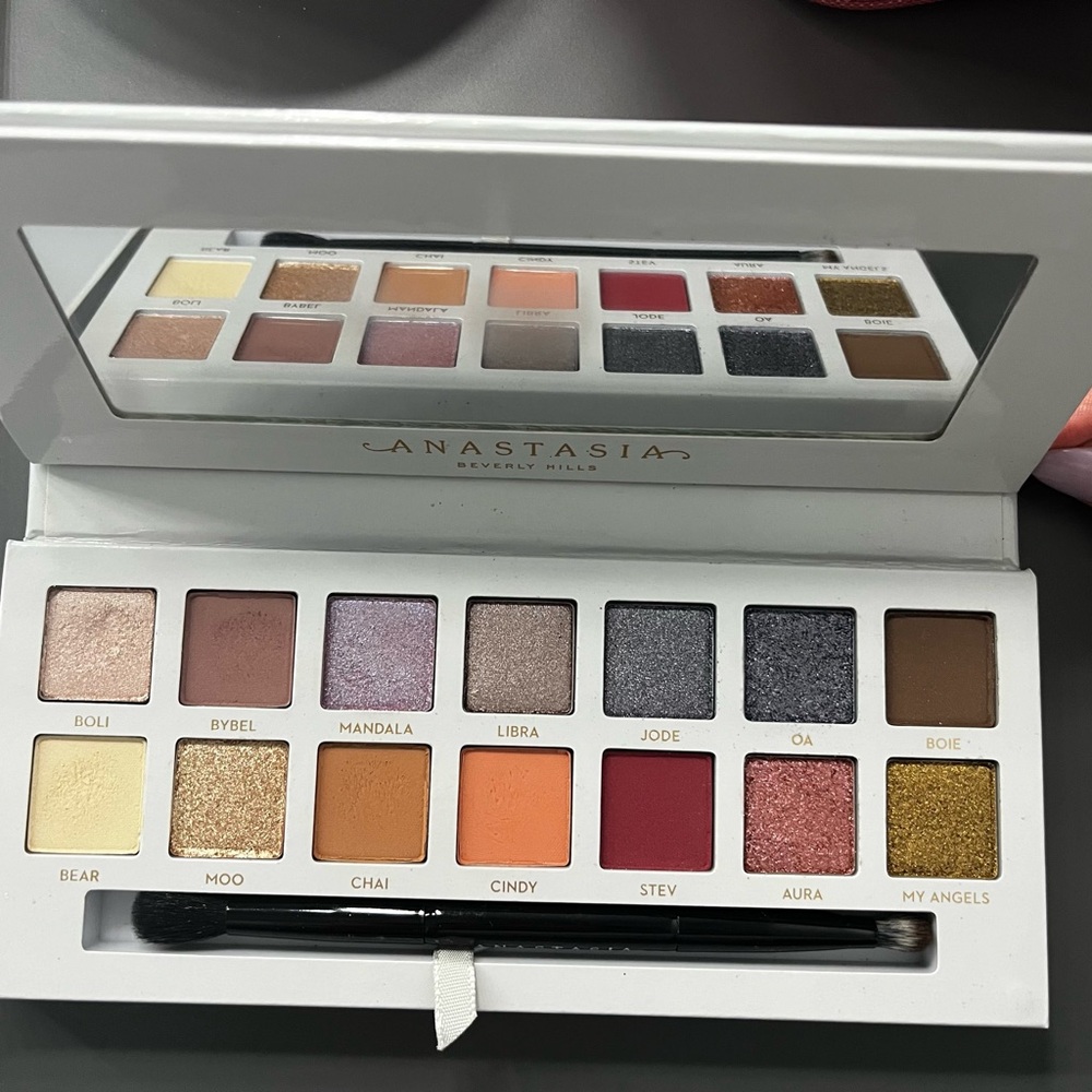 Anastasia Beverly Hills Carli Bybel Palette